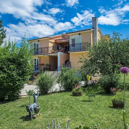 Spacious In Labin With Barbecue Apartamento Raša