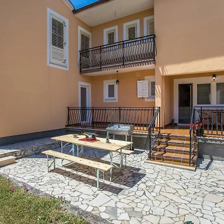 Spacious In Labin With Barbecue Apartamento