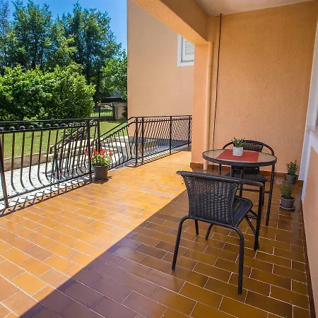 Apartment Spacious In Labin With Barbecue *