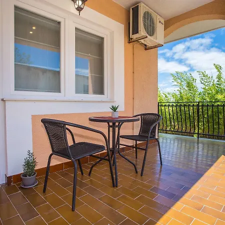 Spacious In Labin With Barbecue Apartamento *