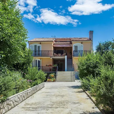 Apartment Spacious In Labin With Barbecue Rasa