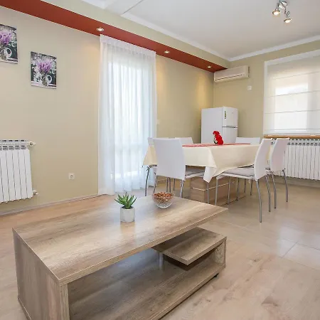 Spacious In Labin With Barbecue Apartment *