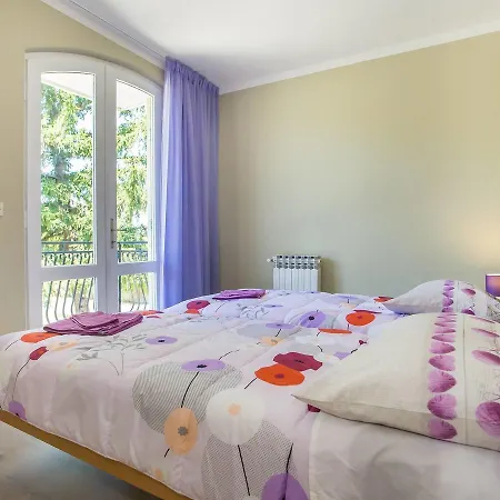 Spacious In Labin With Barbecue Apartamento Raša