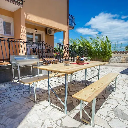 Apartment Spacious In Labin With Barbecue Rasa