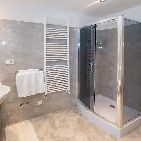 Spacious In Labin With Barbecue Apartamento